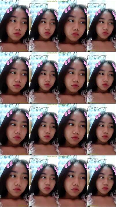 Elia ABG 18yo Kacamata Lugu Imut Bugil Colok Memek Becek (44)