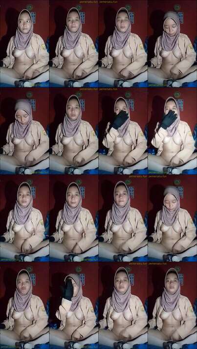 indah hijab 18yo seragam colok memek (1)