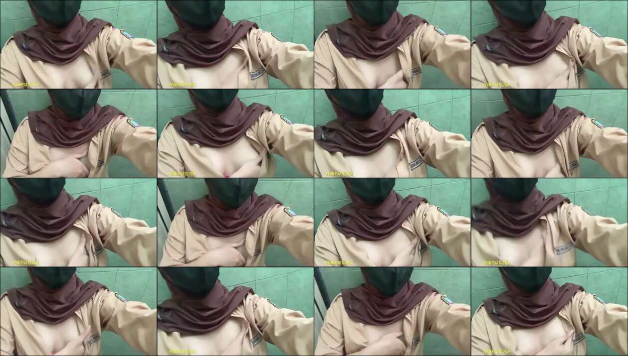 masih pakai seragam abg 18yo sepong kontol pacar part (3)