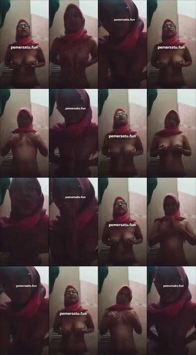 jilbab pink kacamata menikmati remas toket - Copy-merged-1681744716559